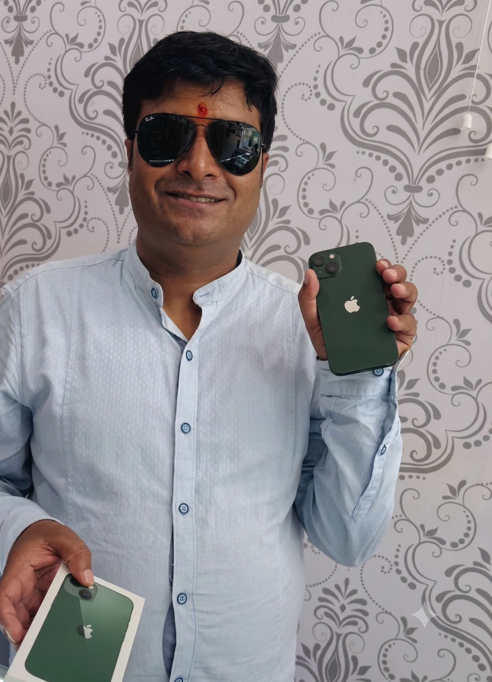 Apple Customer Experience near Motor Pul
